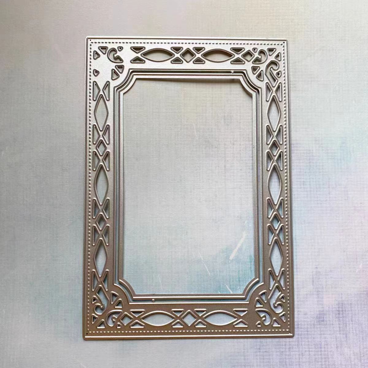 Cut die (frame)