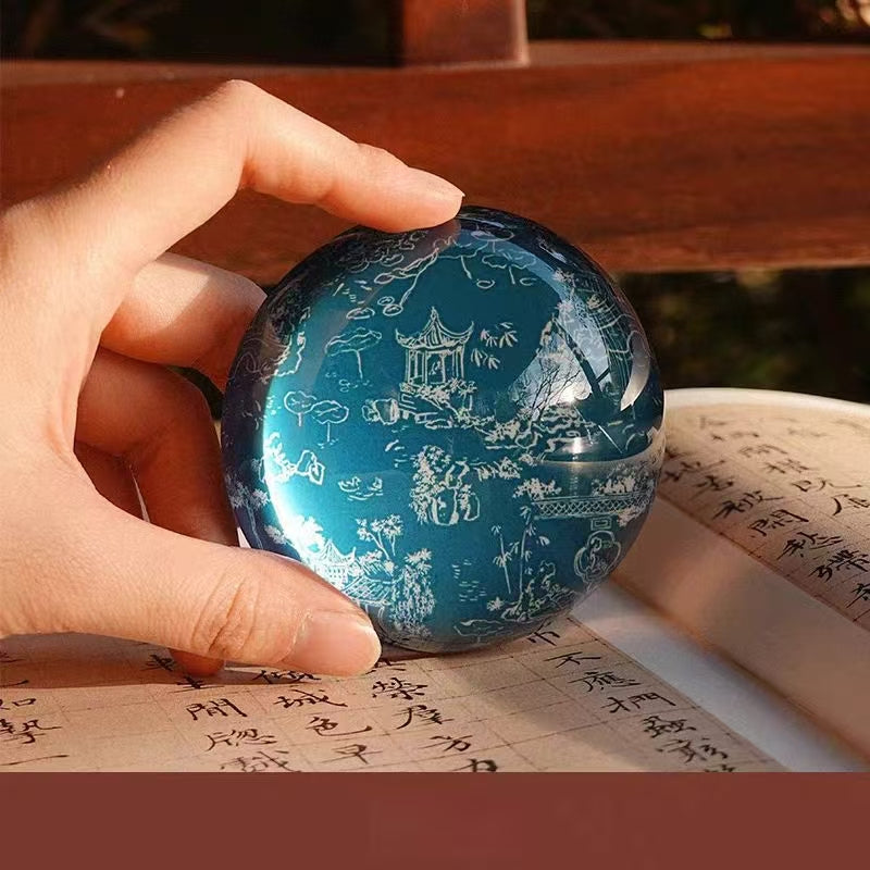 Rund gennemsigtig papirvægt i krystal, poleret glasdekoration til skrivebordet på kontoret og derhjemme (diameter: 8 cm)