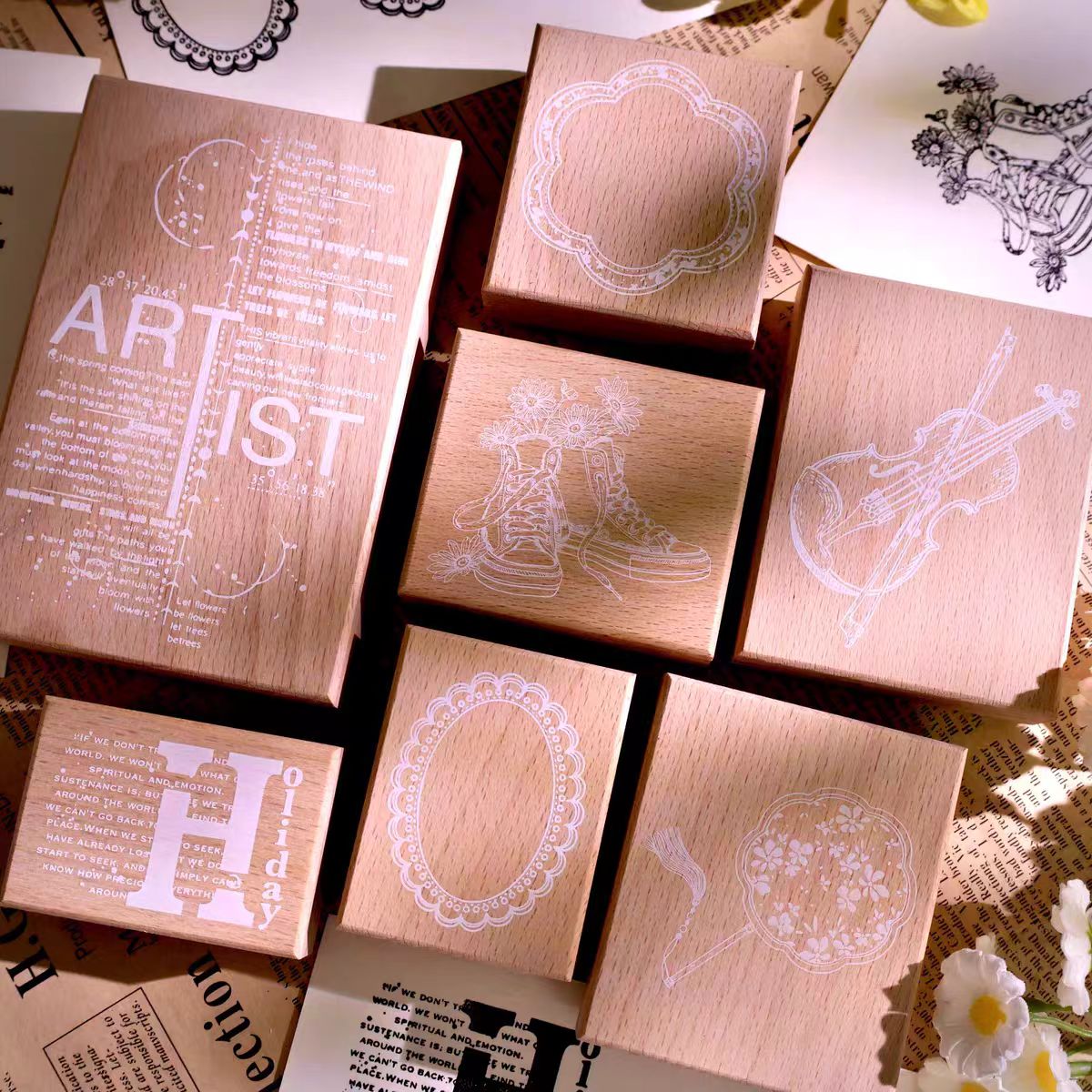 Vintage gummistempel i træ til gør-det-selv-projekter og journalisering