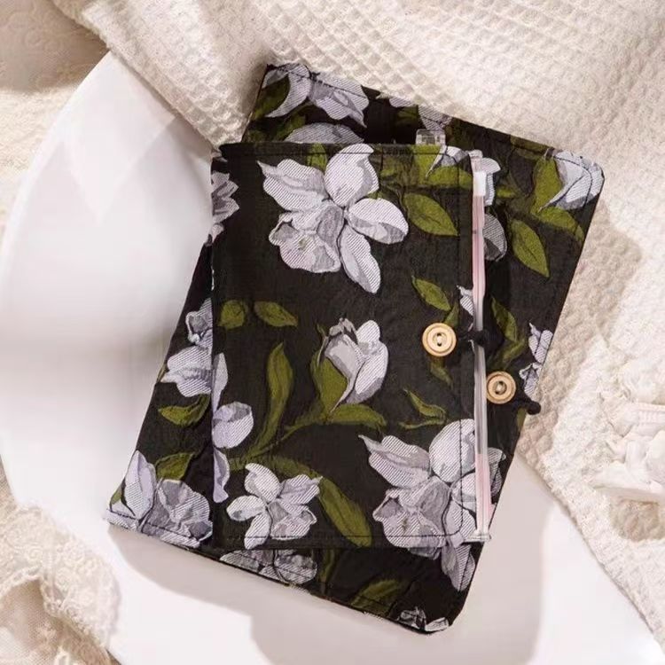 Loose-leaf notebook with fabric cover and 90 blank inner pages