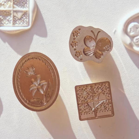 رأس ختم نحاسي لطيف