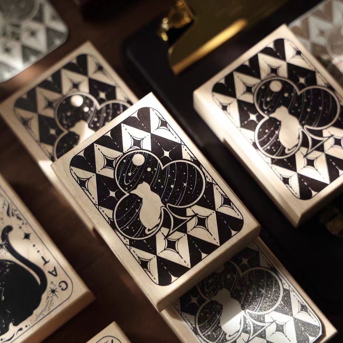 Wooden stamp (Cat playing cards) 7*5cm