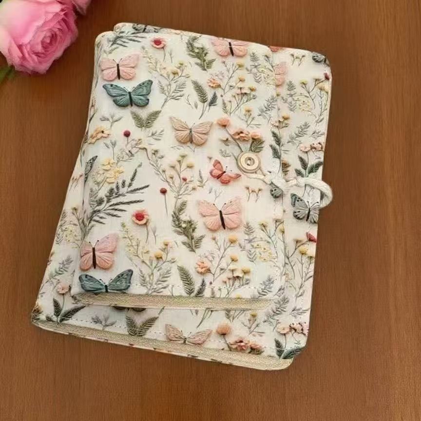 Loose-leaf notebook with fabric cover and 90 blank inner pages