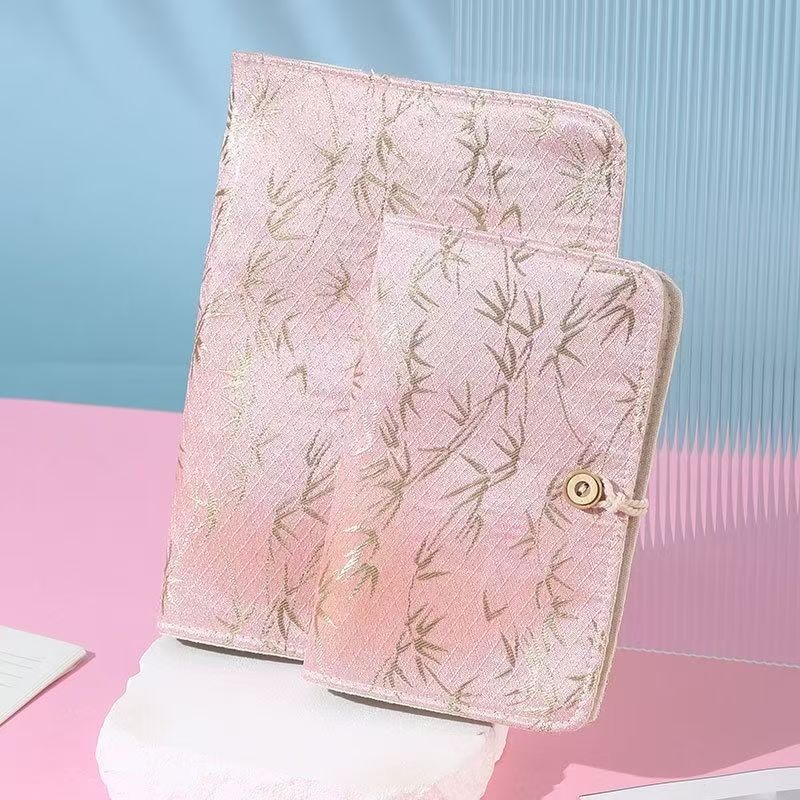 Loose-leaf notebook with fabric cover and 90 blank inner pages