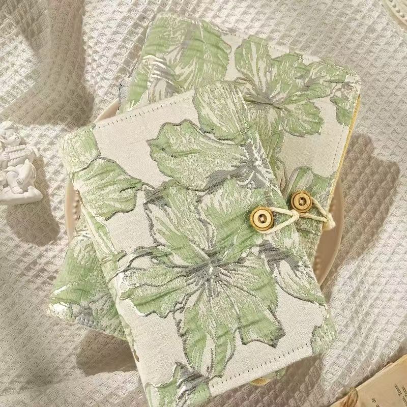 Loose-leaf notebook with fabric cover and 90 blank inner pages